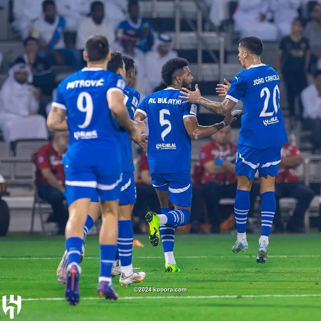 ماذا يحدث حاليًا مع ماكسيمان داخل الاهلي؟ 