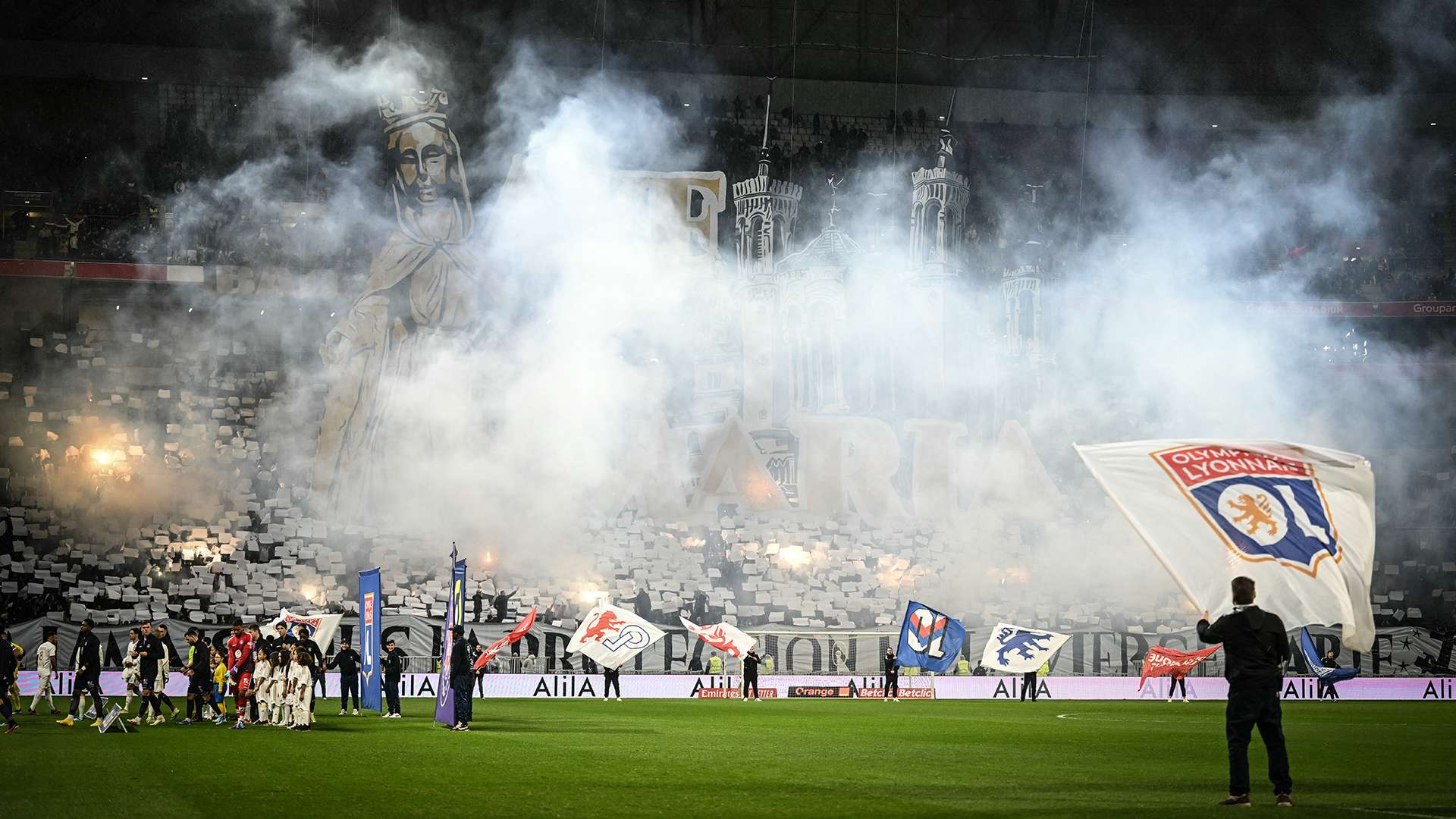 نجوم قد يتعاقد معها الاتحاد بعد التعاقد مع غالاردو 