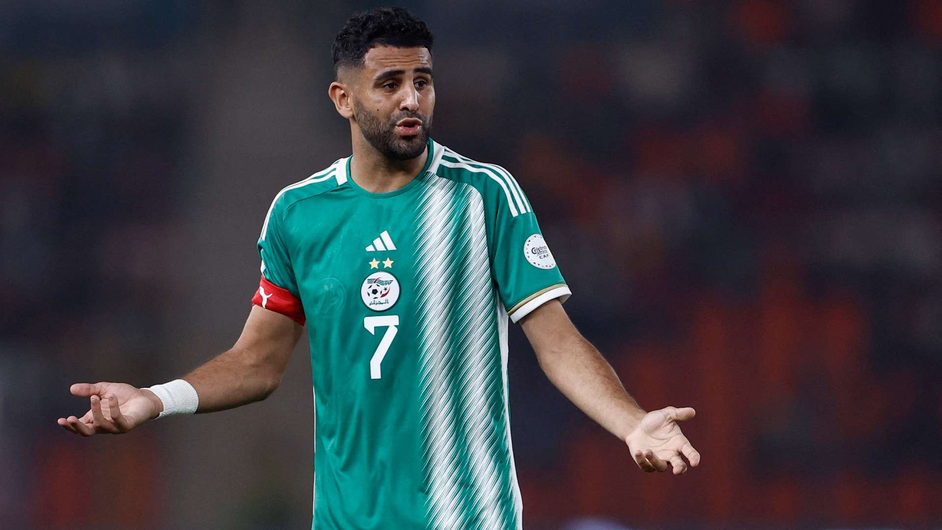 محمد شريف خارج قائمة الخليج لمواجهة الرائد فى الدوري السعودي 