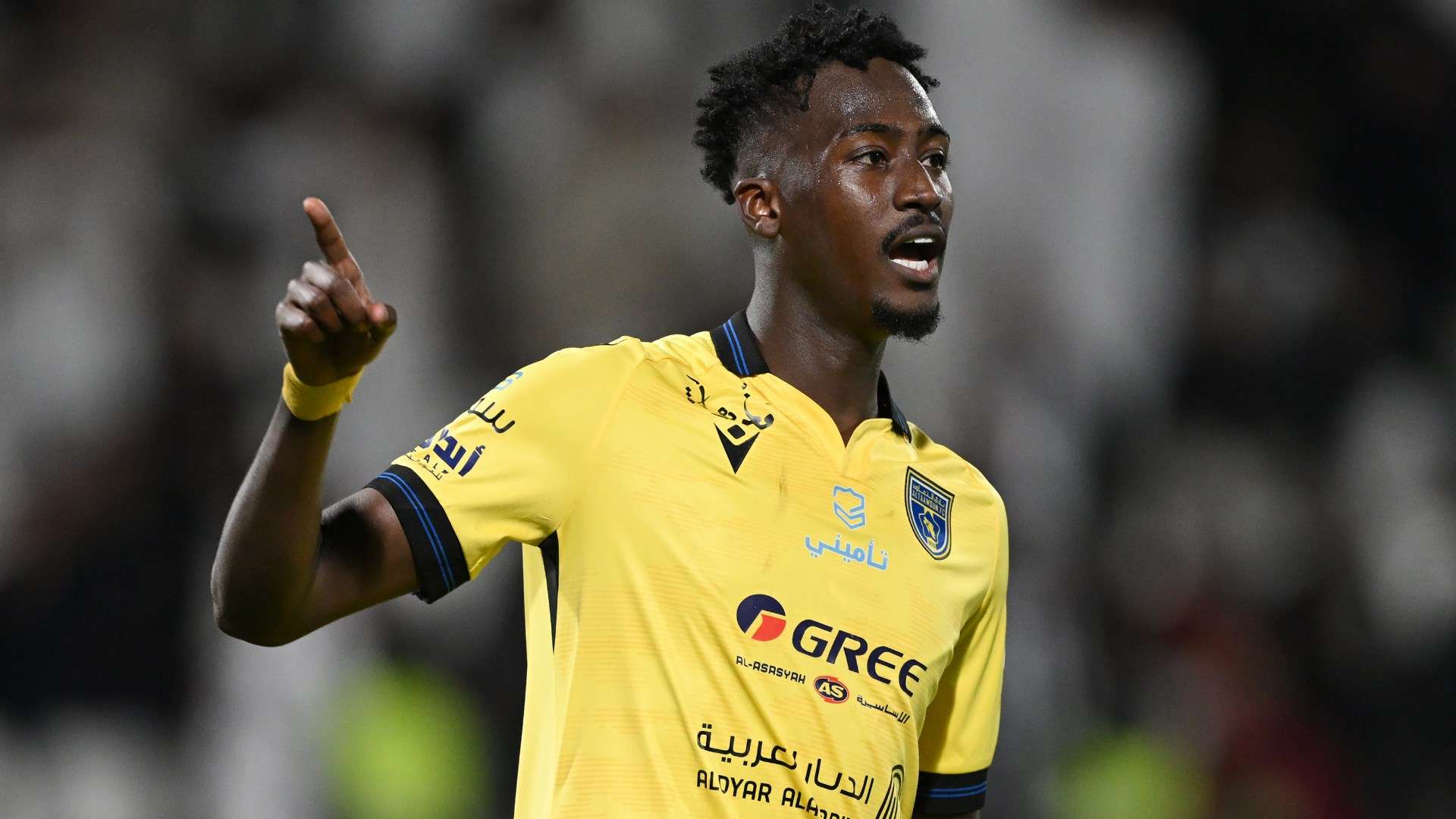 شاهد الصور.. 3 أشياء يقدمها جمهور النصر في الديربي 