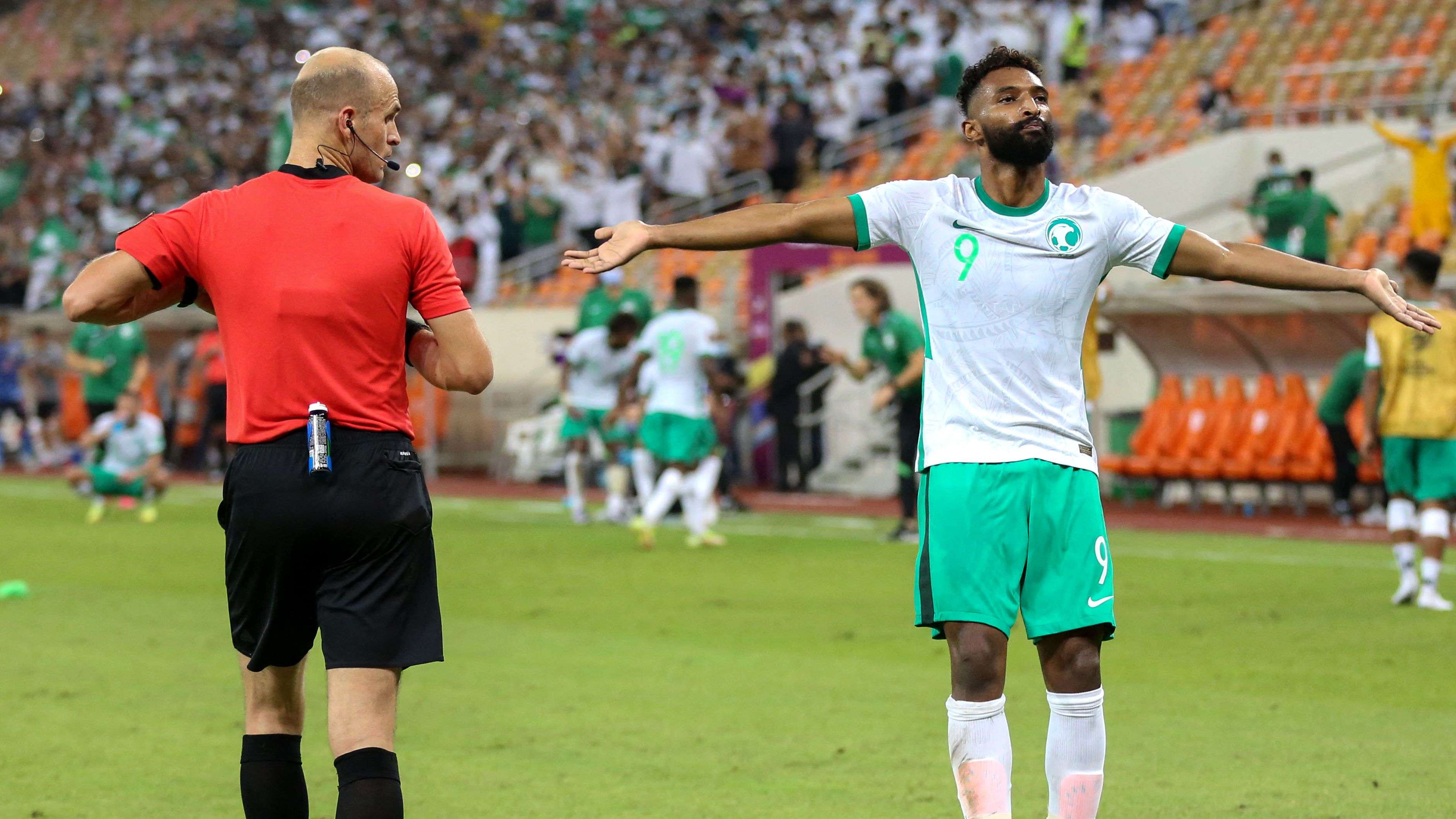 مانشستر سيتى يحتفل بلقب الدورى الإنجليزى بمسيرة فى الشوارع 