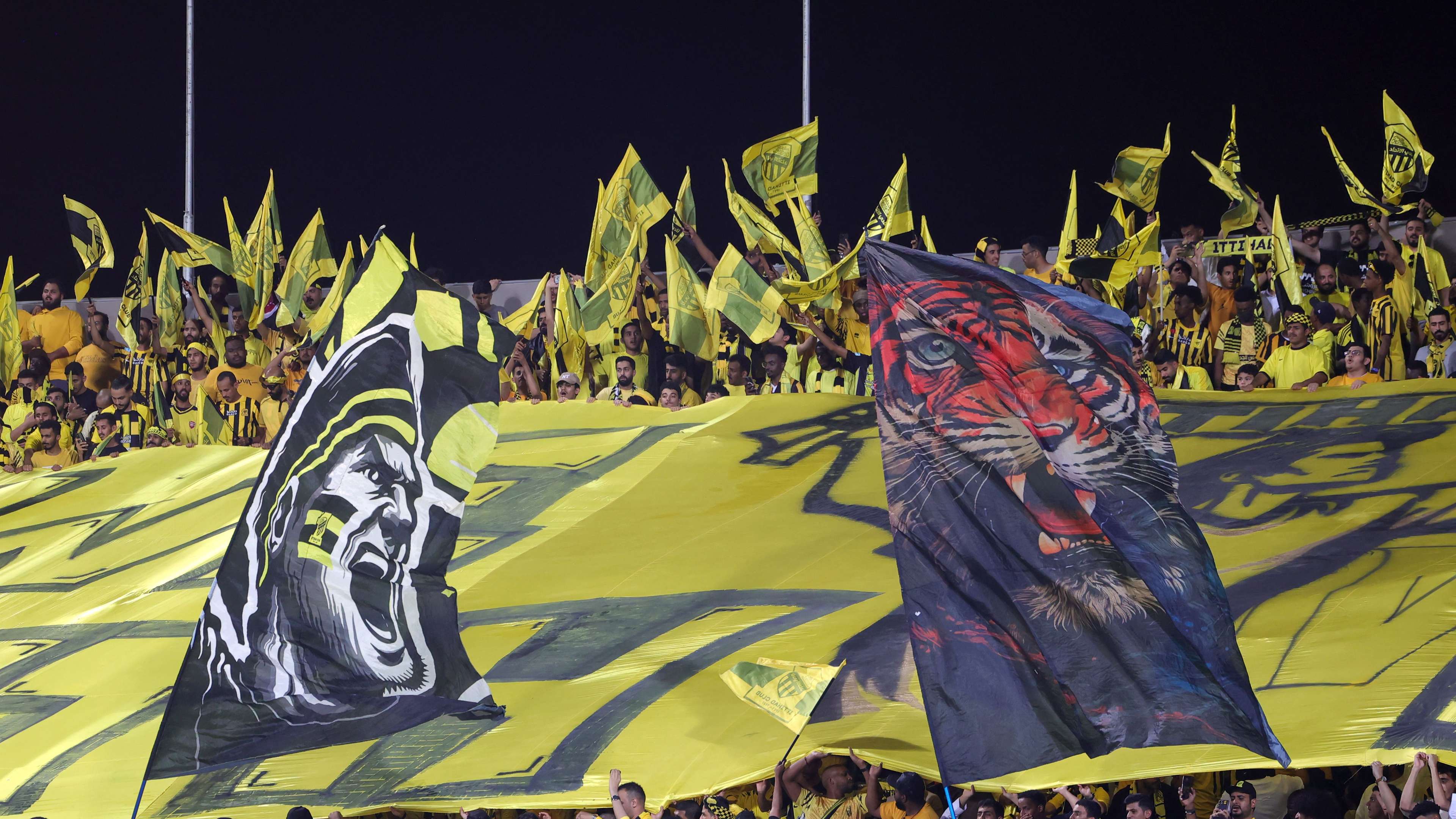 بين العويس والمعيوف .. الاتحاد يضع عينه على حارس الهلال! | 