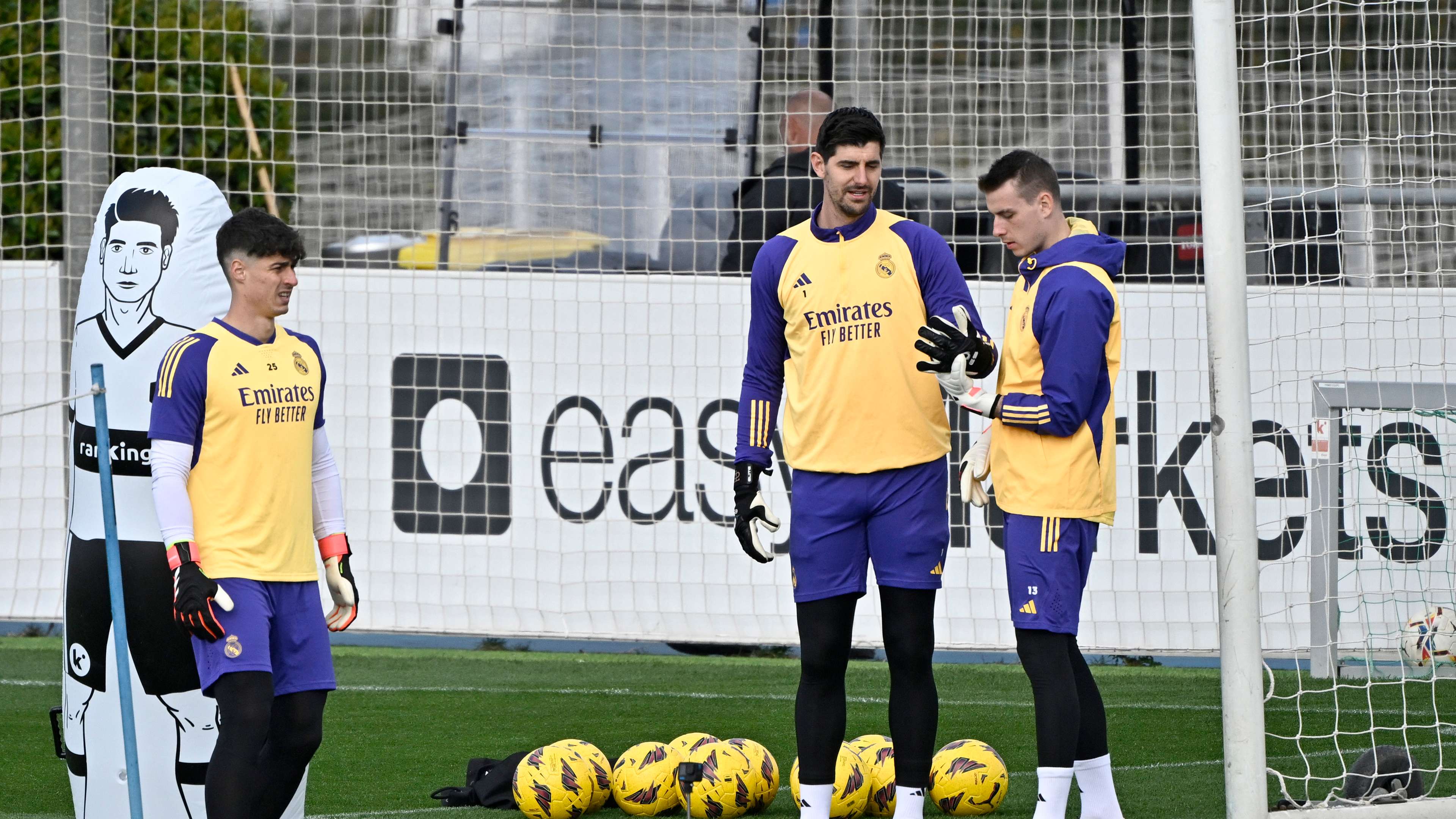 غريب أمر فاييخو لاعب ريال مدريد 