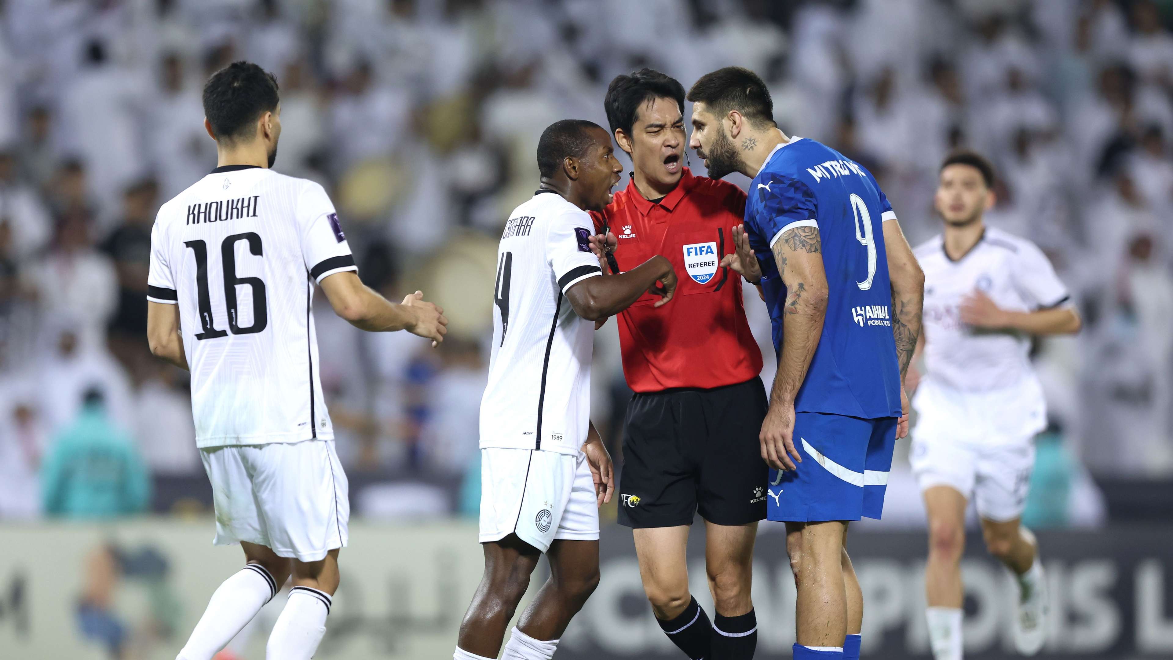 فيديو: الهلال يفاجئ نجمه بعد مباراة الاتحاد 