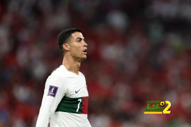 جاري نيفيل يفتح النار على إدارة مانشستر يونايتد: أنا مصدوم جدًا 