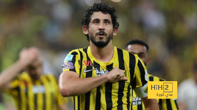 جمهور السيتي يشعل الأجواء خارج ملعب الاتحاد قبل مباراة توتنهام 