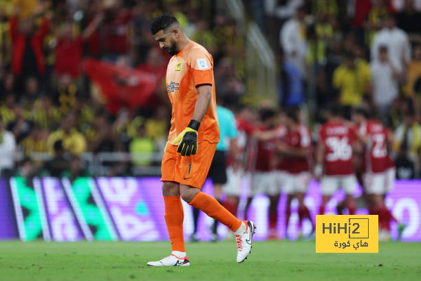 طاقم تحكيم مباراة الهلال أمام الأهلي في دوري روشن 