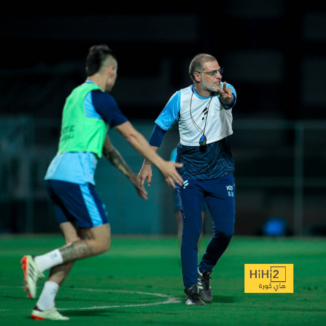 فيديو: مشجع هلالي يفاجئ أندريه كاريو بتصرف غريب بعد مباراة الزمالك! 