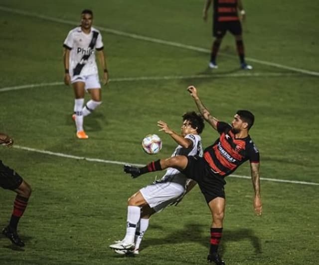 بيان رسمي يورط الرابطة .. الأهلي يعاند الاتحاد ويتمسك بإقامة مباراة بيرسبوليس في الجوهرة المشعة! | 