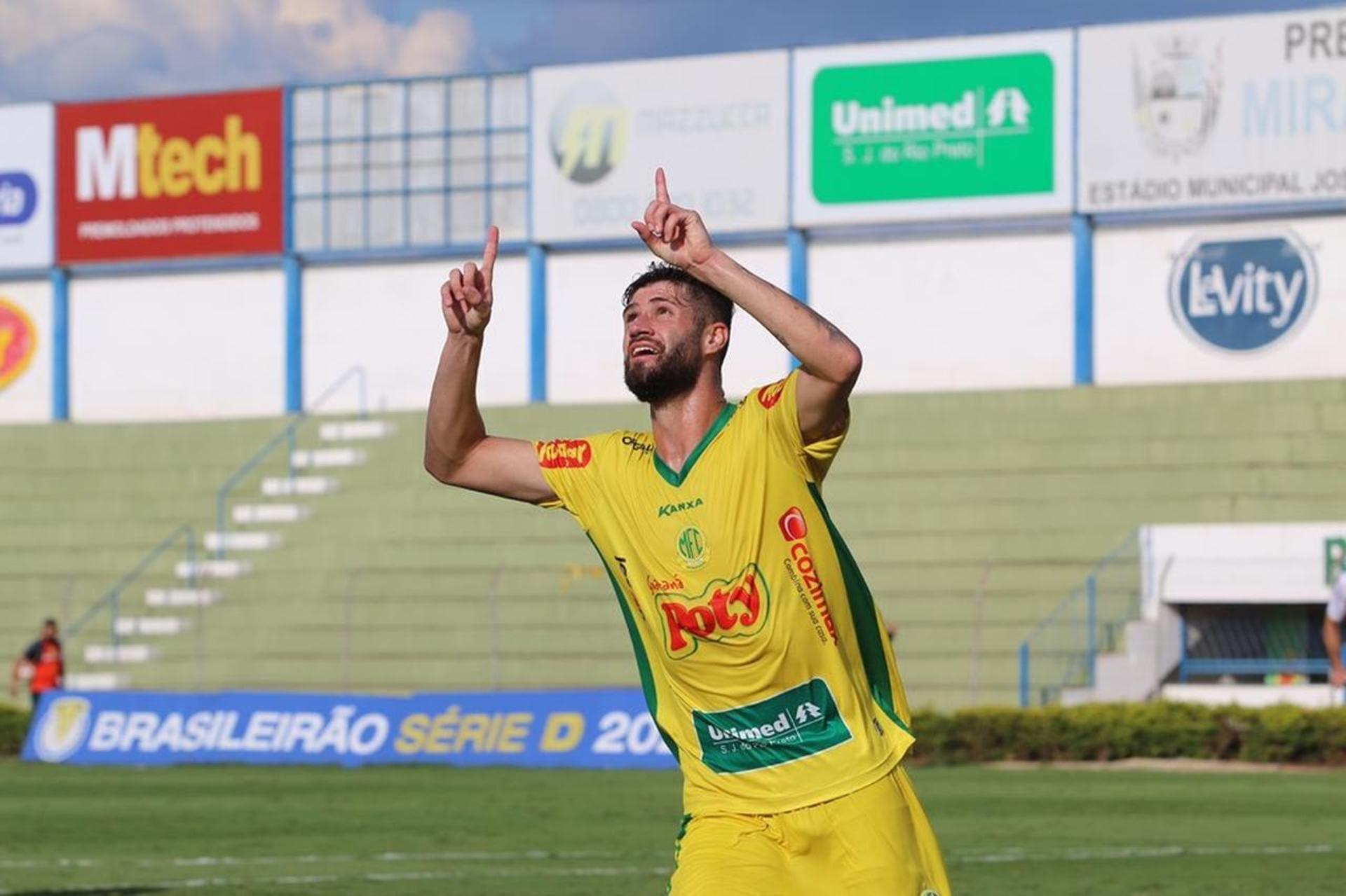 "الحكم بيّت النية".. ياسر القحطاني يفتح النار: مباراة السد سُرقت من الهلال بتعمد رسمي! | 