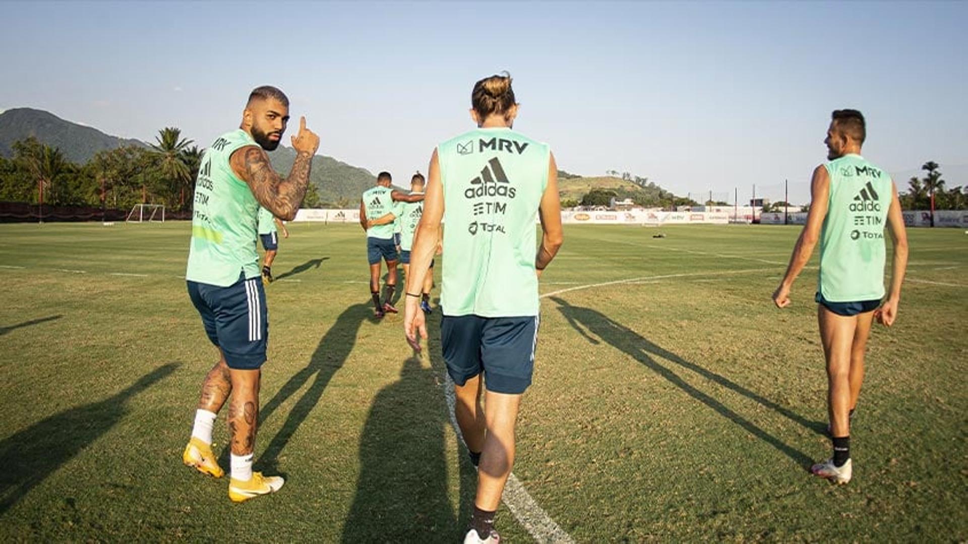 رسميا.. إنزو مارسيلو يجدد عقده مع ريال مدريد 