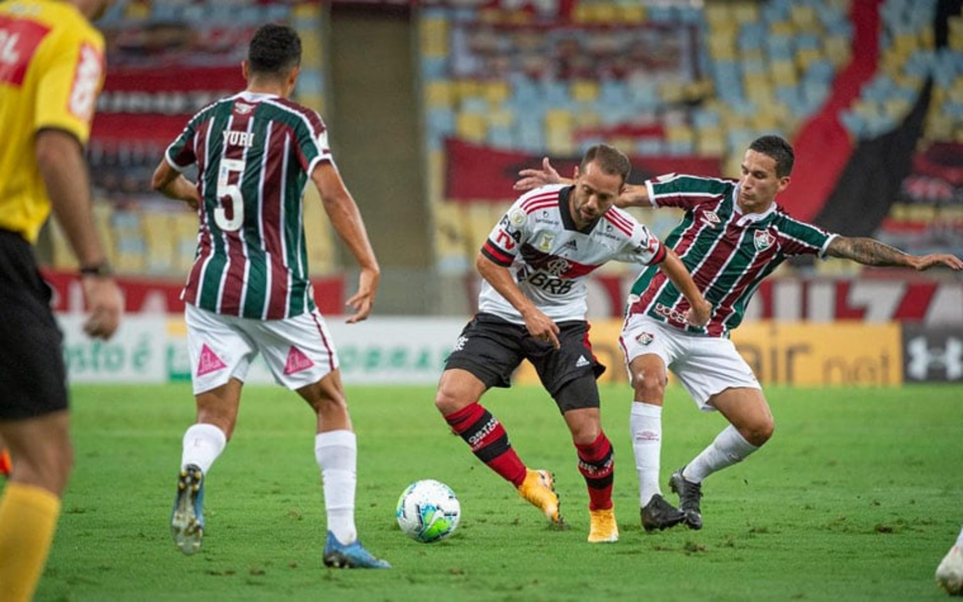 فيديو: لحظة وصول رينان لودي لاعب الهلال الجديد إلى الرياض 