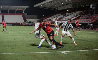 حفل جوائز الأفضل فى أفريقيا.. الأهلى أفضل ناد ومحمد صلاح يقود التشكيل المثالى.. لوكمان أحسن لاعب.. ورونوين ويليامز يخطف جائزتى أفضل حارس ولاعب محلى.. كوت ديفوار أفضل منتخب.. وإيمرسى أفضل مدرب 