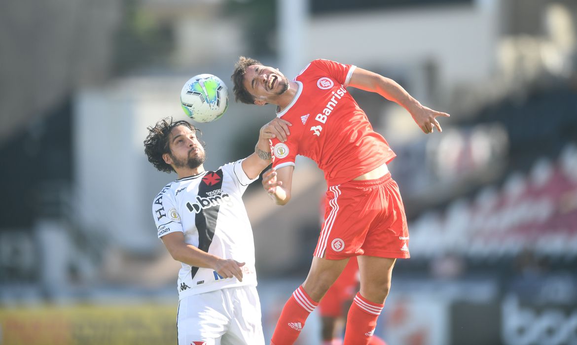 رسميًا: بلد الوليد يعلن التعاقد مع روبيرت كينيدي 