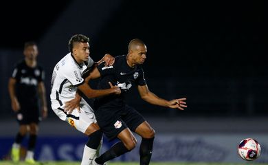 فاز بكل شيء.. أحد نجوم الرياضة يعترف بأفضلية ميسي على رونالدو رغم تشجعيه لمدريد - Scores 