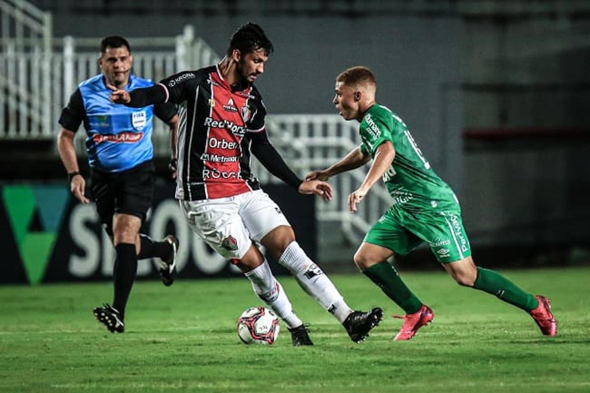 أرقام سالم الدوسري مع الهلال أمام النصر 