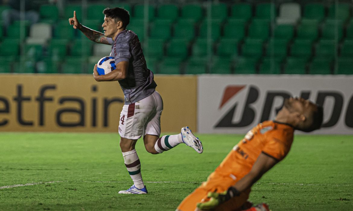 "الهلال تأهل للنهائي العربي بكوارث تحكيمية .. والنصر والاتحاد الأجدر بالبطولة!" | 