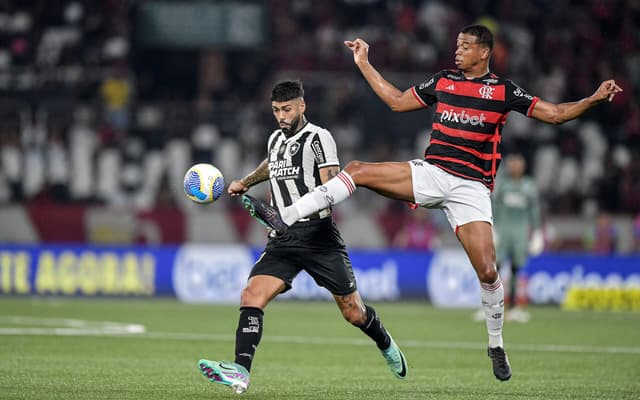 الهلال يهزم الوحدة بثنائية في الدوري السعودي 