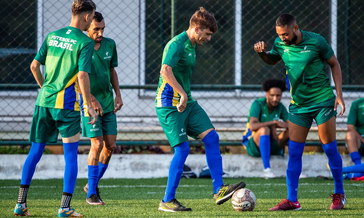 فيديو | على طريقة الهلال .. جمهور القوة الجوية يقلل من الاتحاد ويعتدي على كريم بنزيما! | 