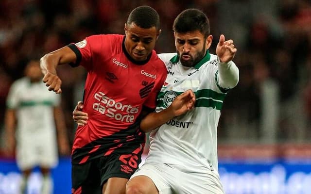 لماذا لم يعلن الزمالك رسمياً التعاقد مع جروس رغم حضوره مباراة المصري؟ 