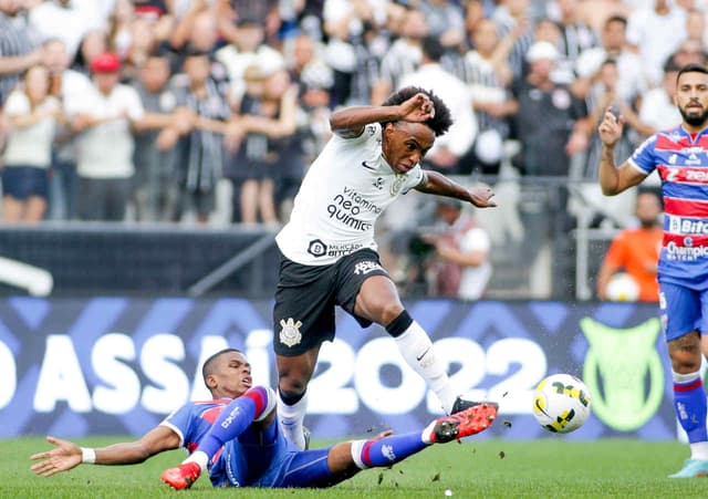 ميتروفيتش يواصل الضغط على فولهام من أجل عيون الهلال 