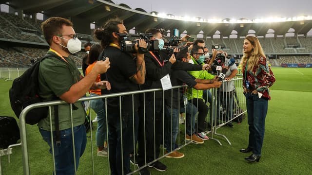 رغم عرض برشلونة.. كانتي يرغب في البقاء مع تشيلسي 