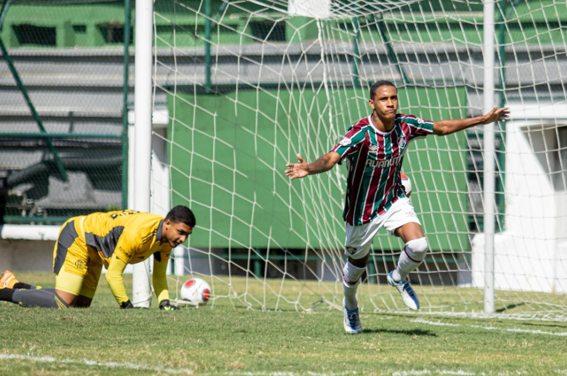 الإبر الجيلاتينية تنقذ لاعب أهلى جدة من جراحة غضروف الركبة 