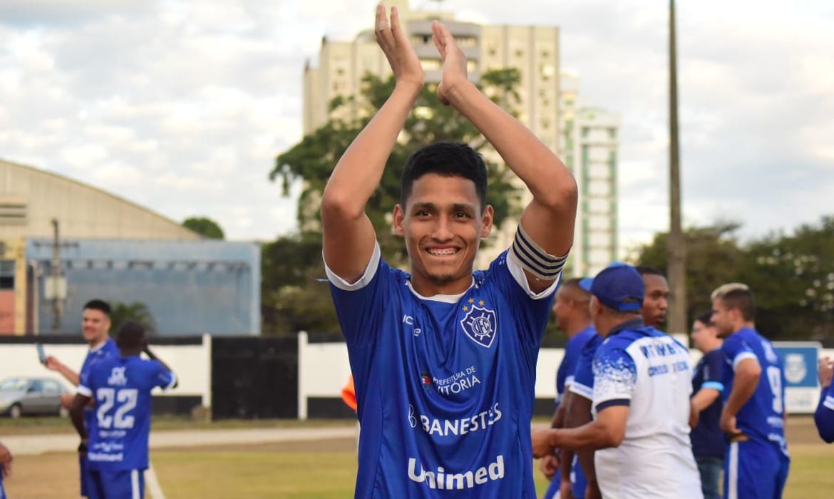 فيكتور أوسيمين يروي كواليس عرض الهلال السعودي 