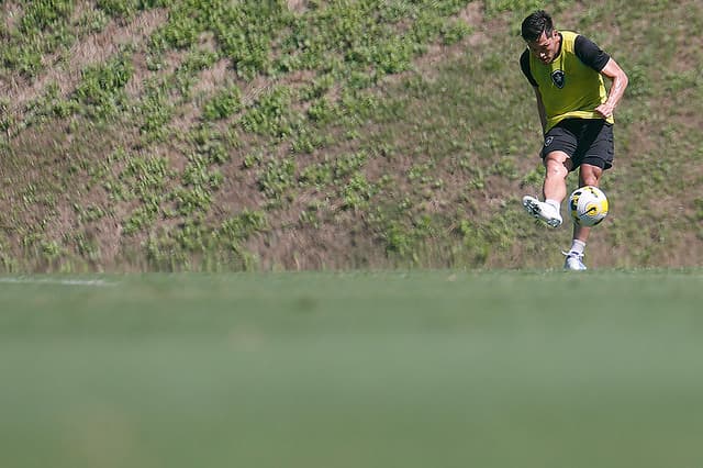 الهلال يصل المملكة أرينا لمواجهة النصر 