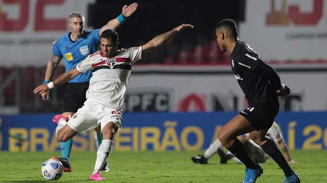 مدرب إنبى عن عقد محمد حمدى مع الزمالك: فترات الإصابة خارج نسبة المشاركة 