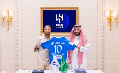 الهلال يصل ملعب مباراة الفتح 