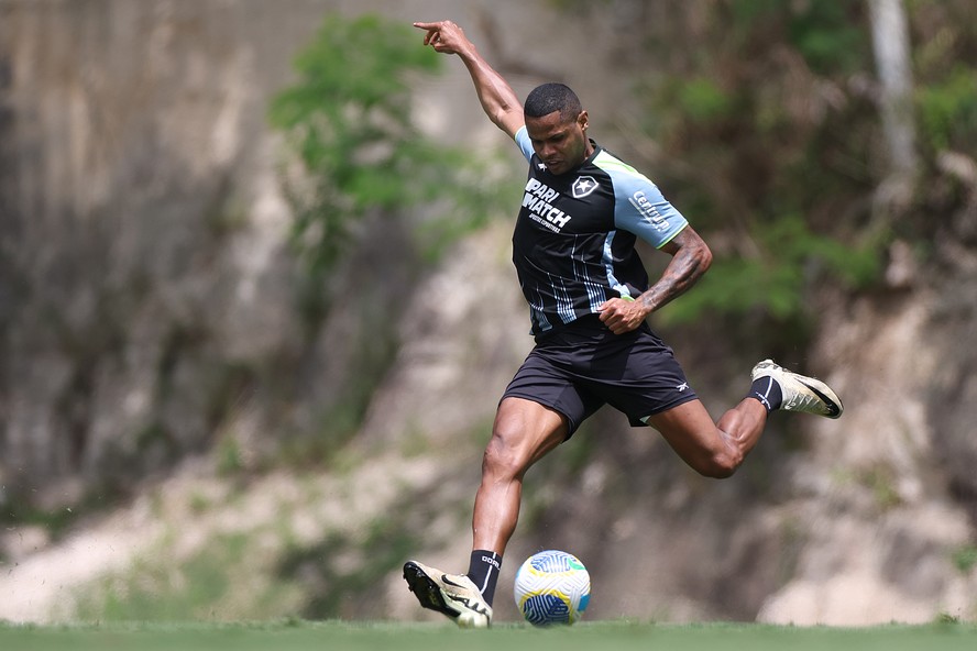 غيابات الهلال أمام الأهلي في الدوري السعودي 