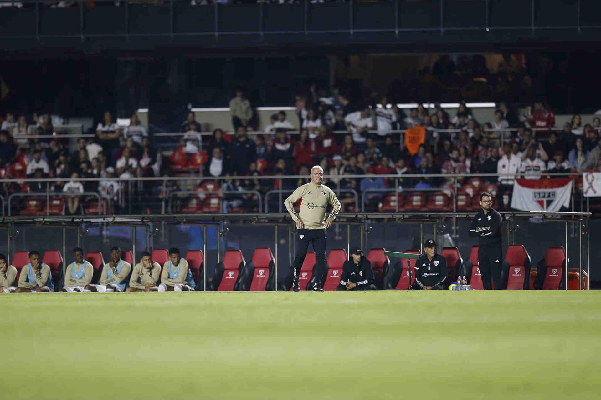 جماهير روما تهين حكم نهائي الدوري الأوروبي 