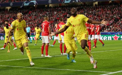 تريزيجيه يقود الريان للفوز 4-2 على الشحانية في أول لقاء رسمي بالدورى القطرى 