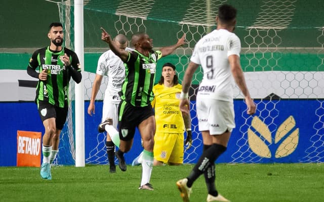 أرقام غالاردو مدرب الاتحاد القادم 