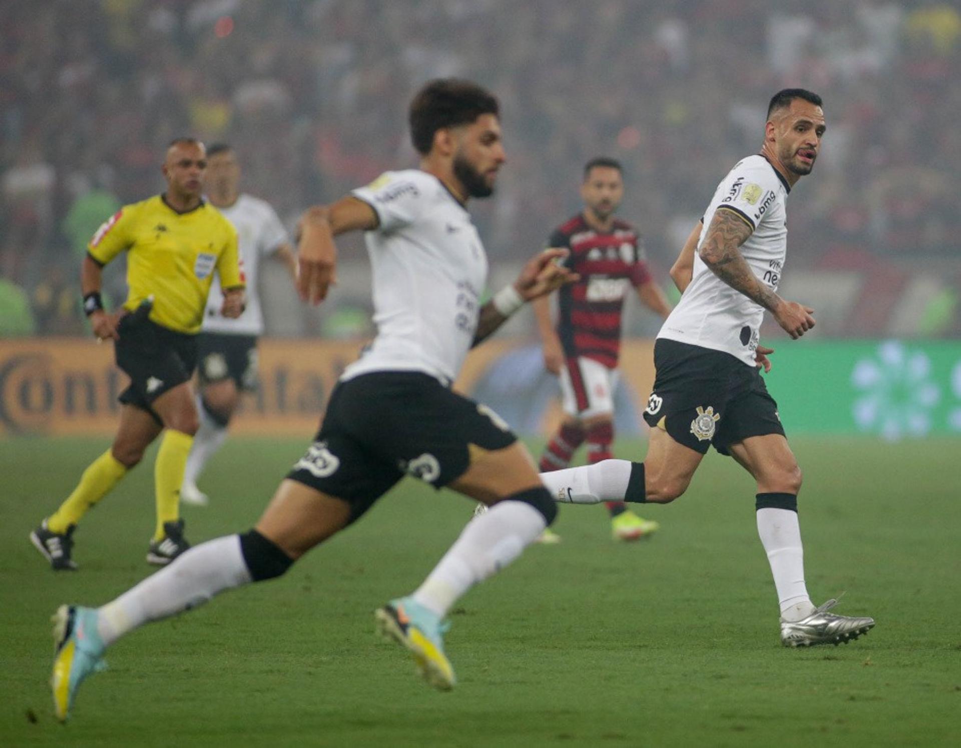 فيديو: الأهلي يضرب الخليج بثلاثية في الدوري السعودي 