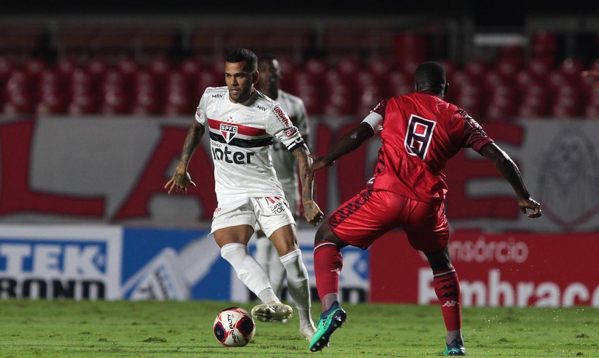 القادسية يرغب في التعاقد مع ثنائي الهلال 