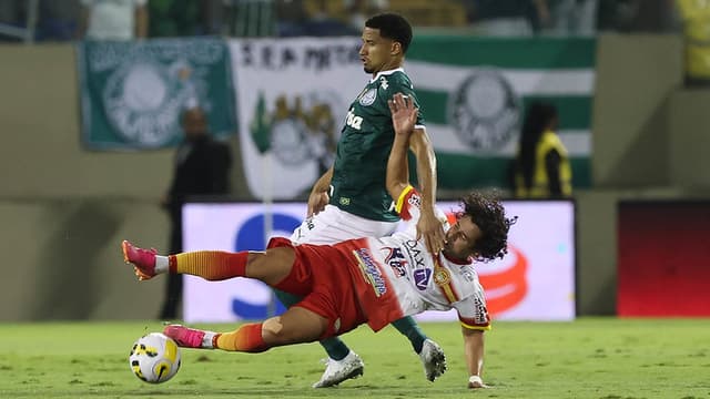 أرقام الهلال في الدوري السعودي قبل مواجهة الرائد 