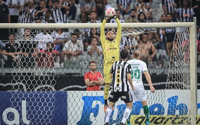 لويس كاسترو يخبر مسؤولي النصر: "أريد التخلص من هذا اللاعب!" | 