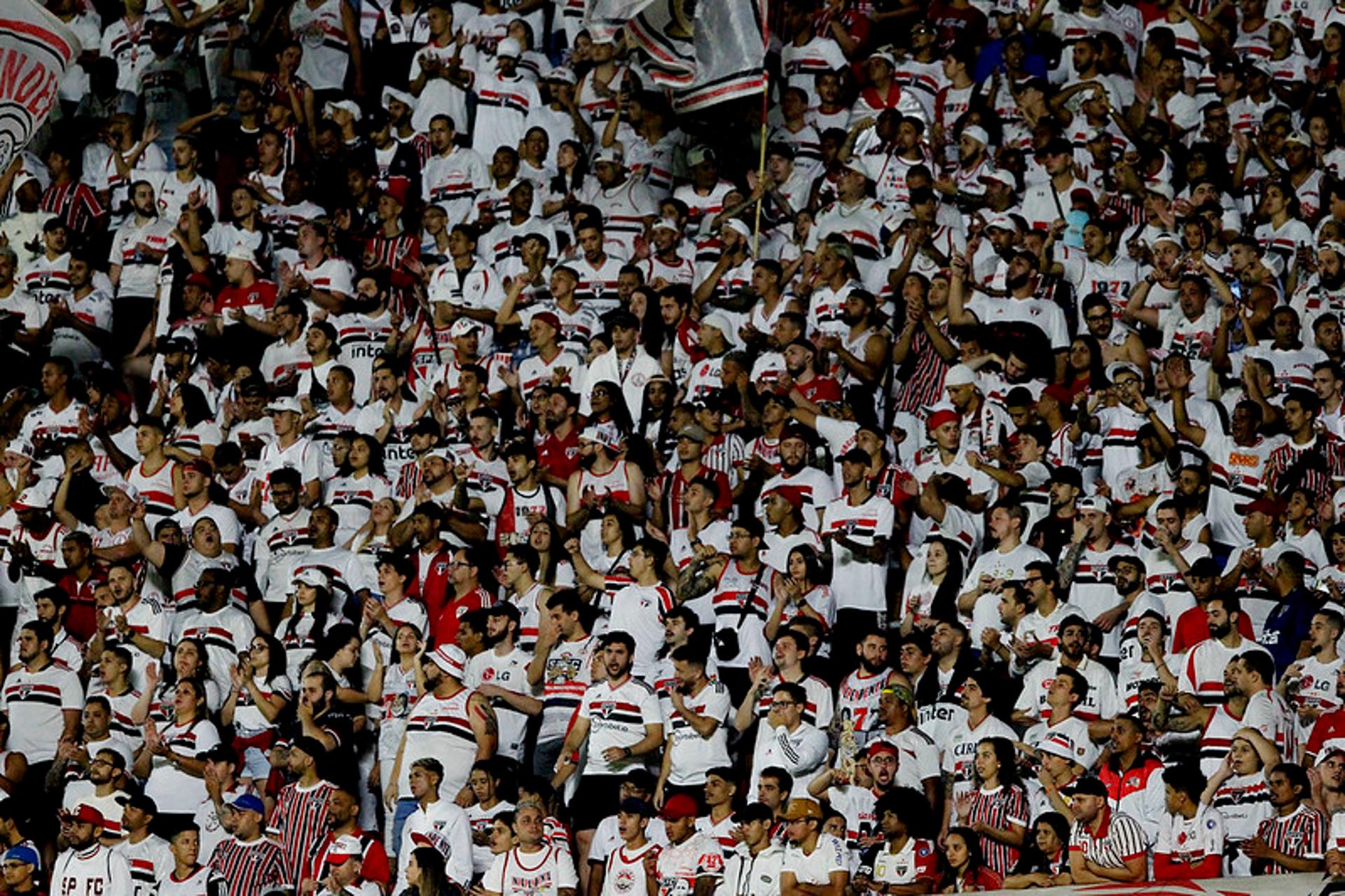 "دهس بروزوفيتش" .. لاعب الرائد يتحدى النصر ورونالدو | 