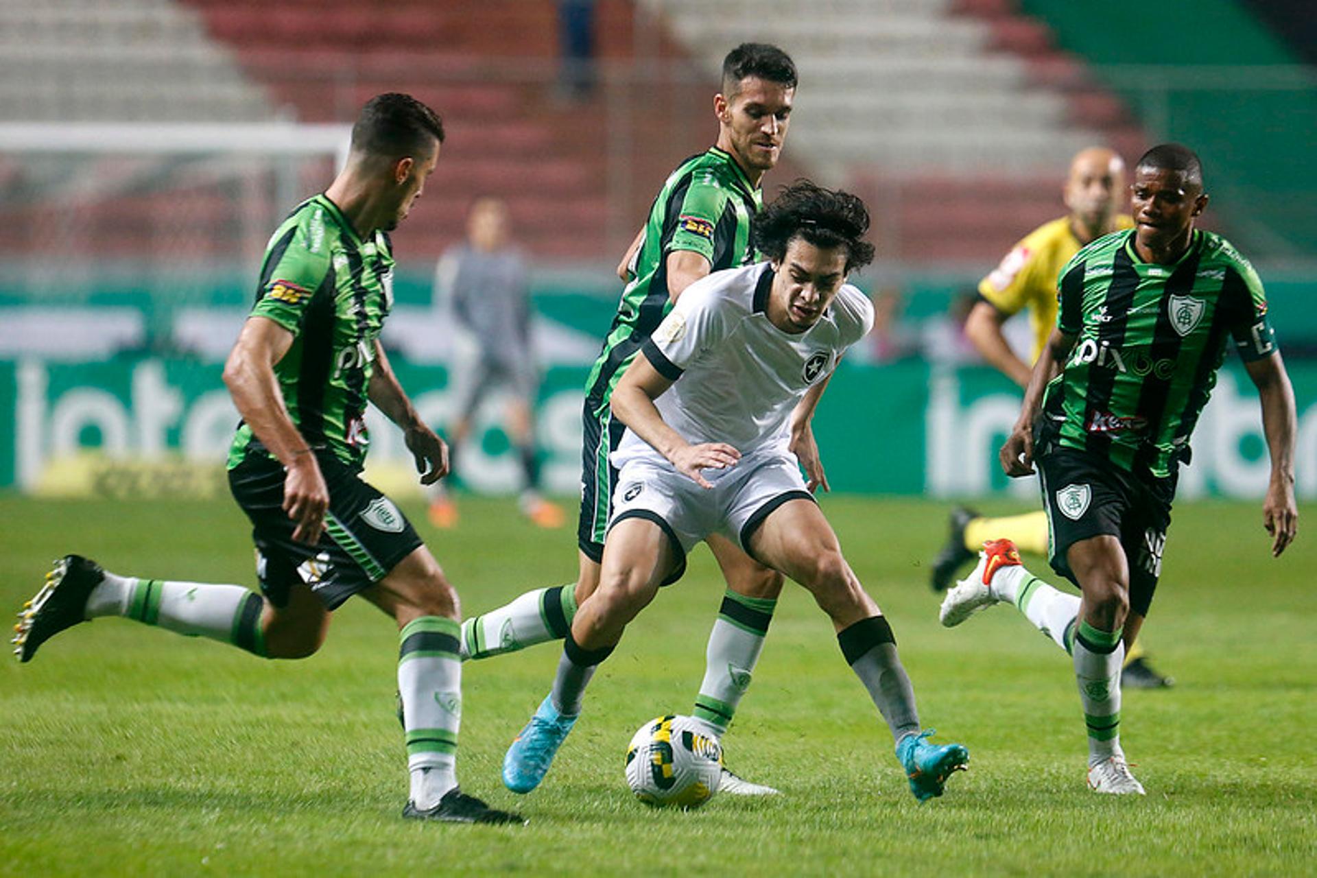 سبب استبعاد ثلاثي الهلال عن قائمة منتخب السعودية في كأس آسيا 