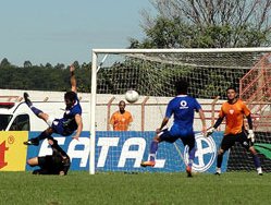 بعد مفاوضات أتليتكو.. أرقام لونغليت مع برشلونة 